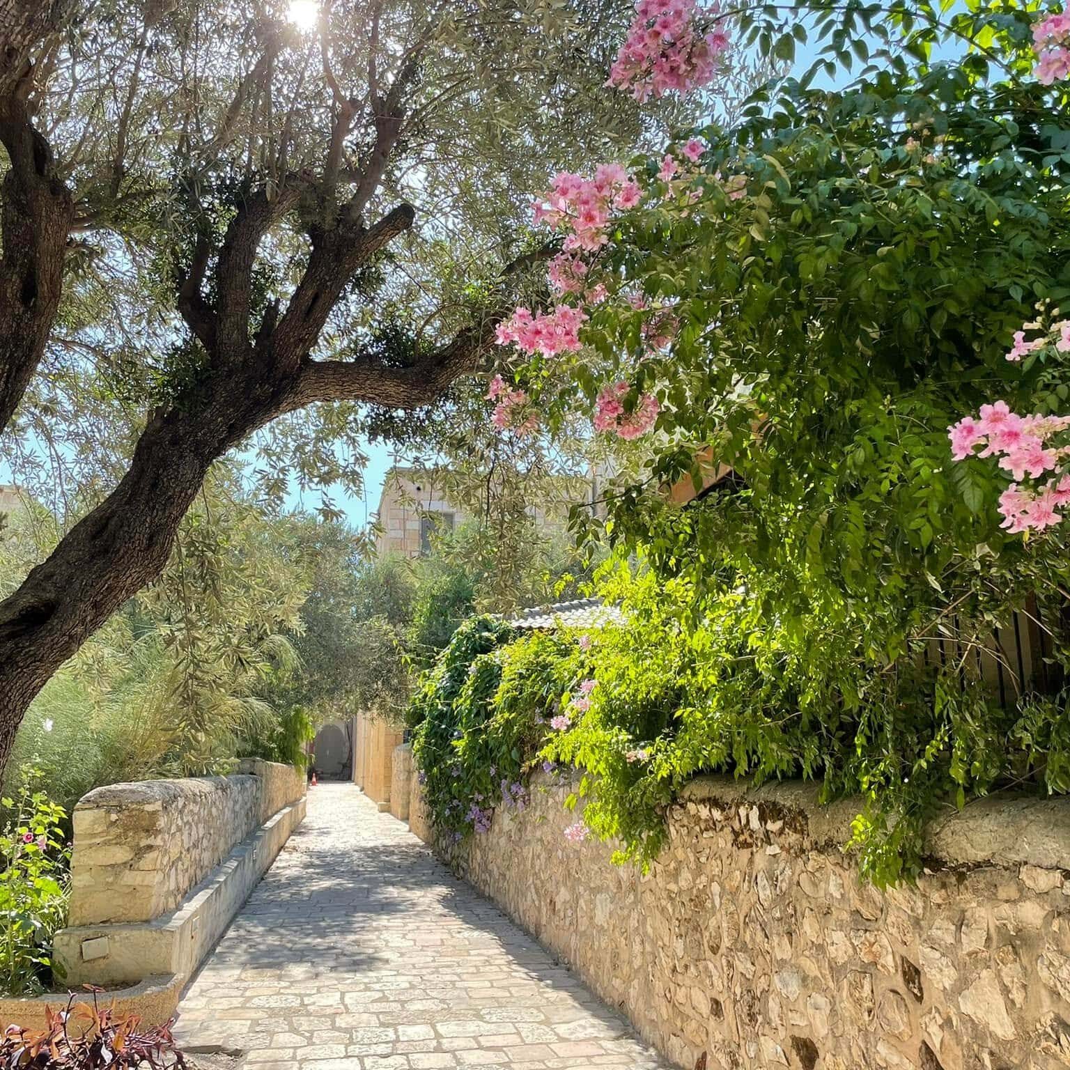 outdoorwalkway